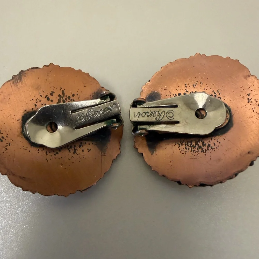 Vintage Renoir Signed Cooper Filigree Round Clip On Earrings - Picture 4 of 9